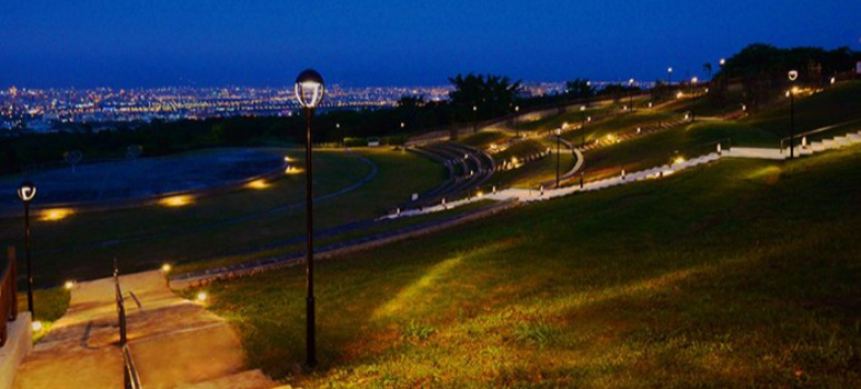 全國首座以「夜景」為主規劃的特色公園「望高寮夜景公園」，近日舉行完工啟用儀式。