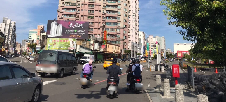 東寧路是台南市東區交易熱絡的主要幹道之一。