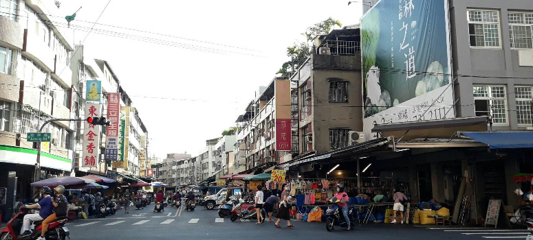 高雄三民區建興路周邊就有傳統市場，機能便利。