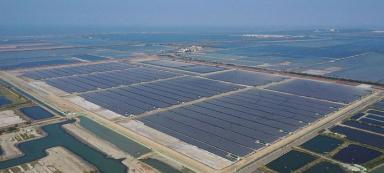 台南棄鹽灘地設光電 年產2億度綠電