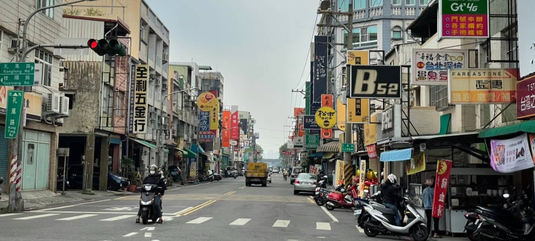 孔鳳路沿線生活機能越來越充足，各大連鎖品牌陸續進駐。（圖／住商不動產提供）