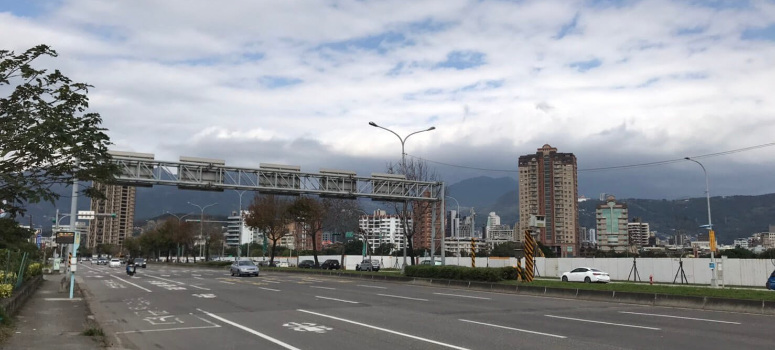 根據最新實價資料顯示，台北市的士北科出現兩筆土地交易，成交金額達每坪215萬元。