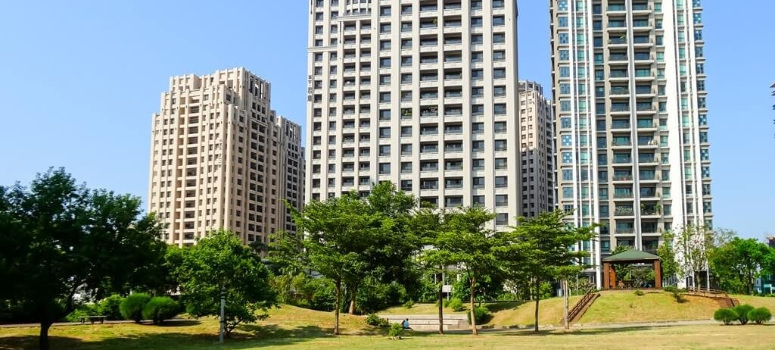 新竹市東區關新路推出不少大坪數住宅，符合現今新竹市購屋主力的居住需求。
