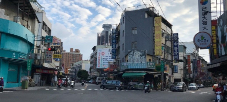 文藻外語大學鄰近鼎山生活圈，當地機能成熟，租屋市場也活絡。