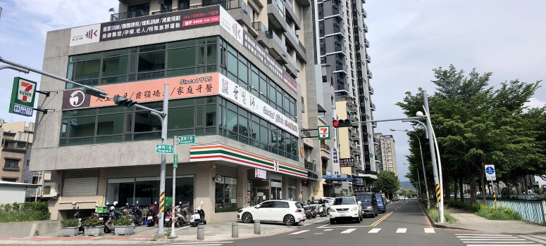 勝利八街一段近縣治二期，可享有其生活機能。