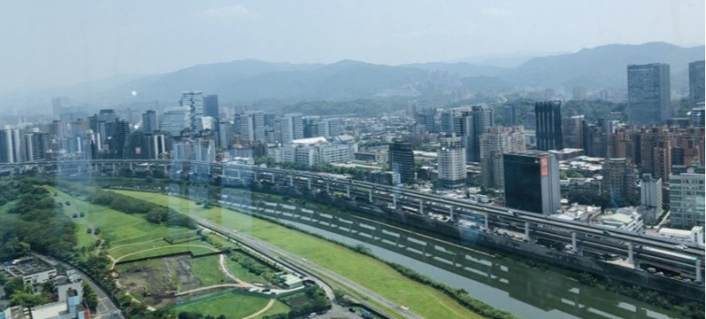 近年企業在台北對於大且新的營運空間需求增加，但市中心區能有的新辦公供給不多，讓市場對南港未來的新辦公已有所期待。