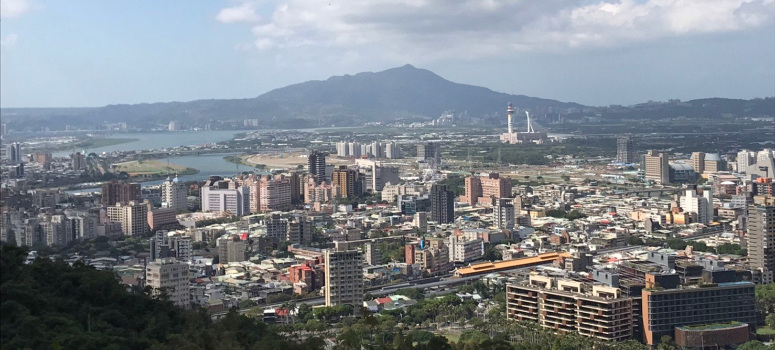 信義房屋統計屋齡5年內的住宅數量對比區域的家庭戶數，台北市每百戶家庭僅有2.3%有機會入住到五年內的新房子