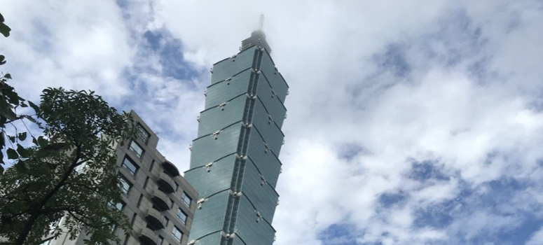 台北市國際地標大樓101，去年12月的高樓層80樓，出現一筆實價租金紀錄月租145.6萬元，每坪租金衝上5千元。