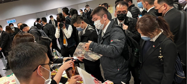 信義房屋松江南京店邀請唐寶寶到店長月會販售公益商品，獲得眾多分店店長支持。