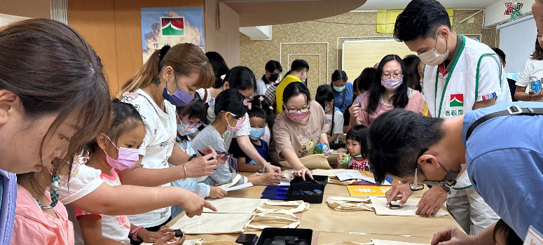 信義房屋成大店透過手作活動進行食魚教育。