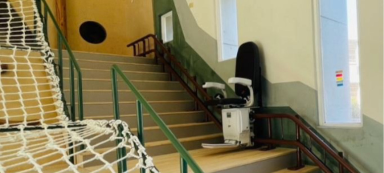 社區幫整合專業無障礙設備供應商，以App讓科技真正走進生活現場，協助長輩出行無憂。