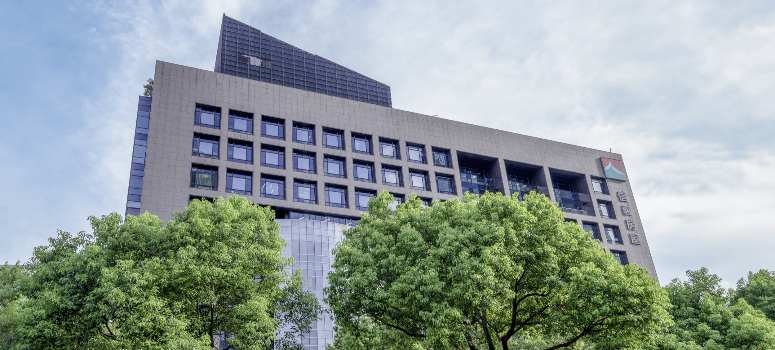 信義房屋表示，面對市場盤整期，公司將持續發揮直營體系優勢，深化同仁「圓夢行動」理念，強化行動力與服務品質及動能