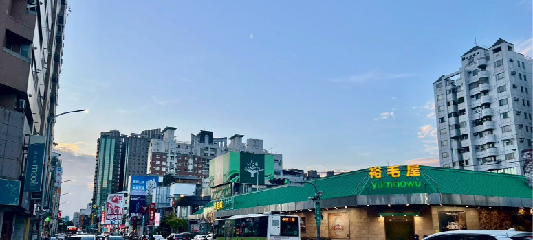 公益路商圈以臨路型、中大型的主題餐廳聞名，也是台中自住族群最青睞的居住區域之一。