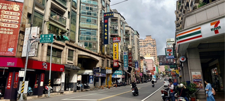 信義房屋呂欽凱表示，大有商圈生活機能成熟、有大型公園綠地，物件多元、房價相對親民，是首購喜愛的區域