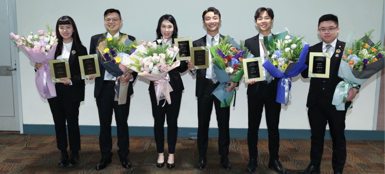 2025全國商店優良店長表揚暨傑出店長選拔頒獎典禮12月3日舉行，信義房屋今年共有方龐邸、吳佳螢、康恩碩、羅晧宸、張辰語、郭文淵 6名店長獲頒優良店長。