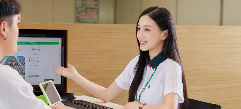 信義房屋的永續行動已直接體現在消費者的服務體驗中：線上賞屋、3D裝潢模擬、AI 配案等房產科技，讓看屋更便捷。