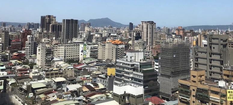 近年房產詐欺手法翻新，冒名賣屋、假買方誘導匯款頻傳。安新建經指出，高額交易已成詐騙鎖定目標，透過履約保證進行身分查驗與價金控管，為交易安全把關。