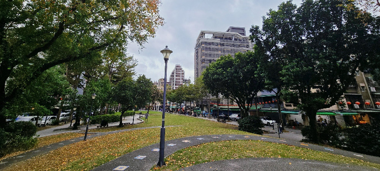 以近期市場關注的雙捷運產品為例，「中山日禾」位於雙連站與民權西路站之間，多數戶別可側看心中山線形公園。