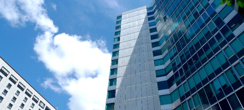 隨著屋主價格預期上修，甚至出現非百萬不賣的心態，觀望氣氛浮現，百萬大樓交易轉緩。(信義全球資產公司提供)