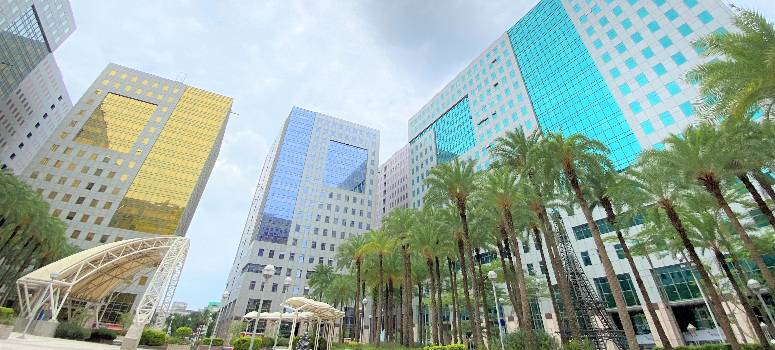 安信建經表示，AI與半導體帶動高規格廠辦需求，使老舊工業區重建熱度逐漸升溫